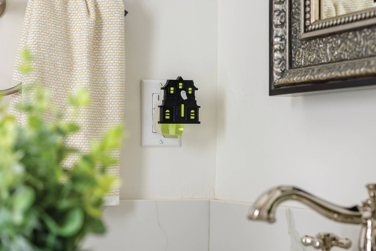 Haunted Mansion WallScents Warmer